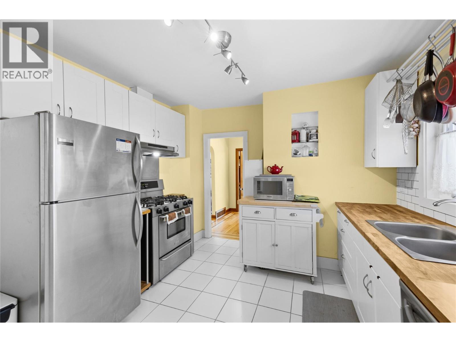 549 Edmonton Avenue, Penticton, British Columbia  V2A 2H1 - Photo 3 - 10400249