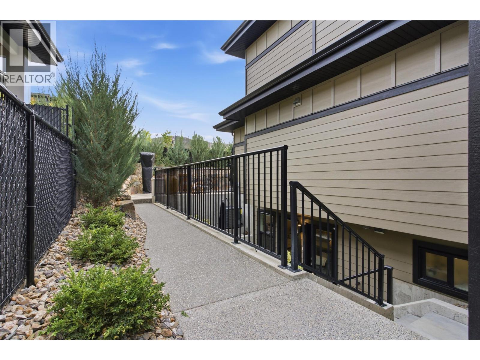 1215 Ponds Avenue, Kelowna, British Columbia  V1W 5N1 - Photo 40 - 10400097