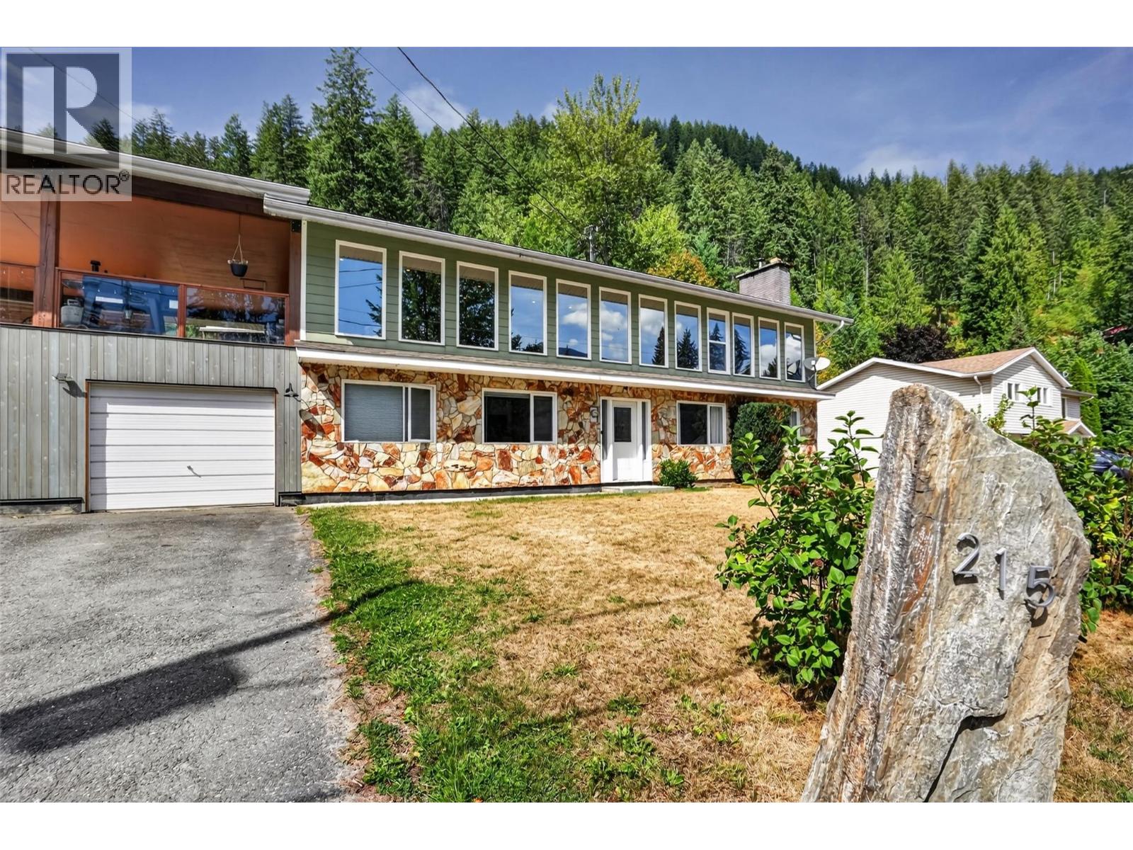 215 Bayview Street, Kaslo, British Columbia  V0G 1M0 - Photo 1 - 10400046