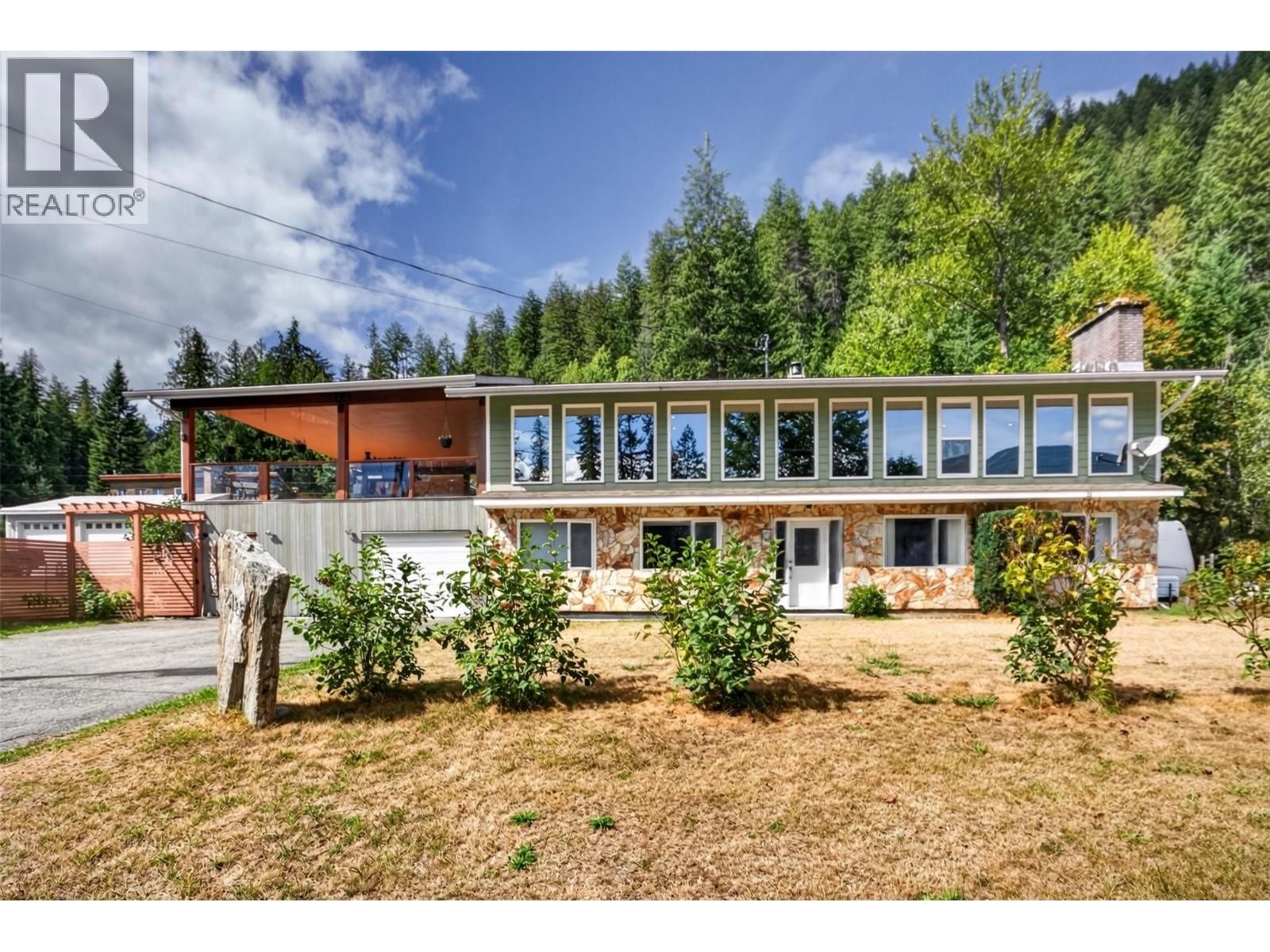 215 Bayview Street, Kaslo, British Columbia  V0G 1M0 - Photo 2 - 10400046