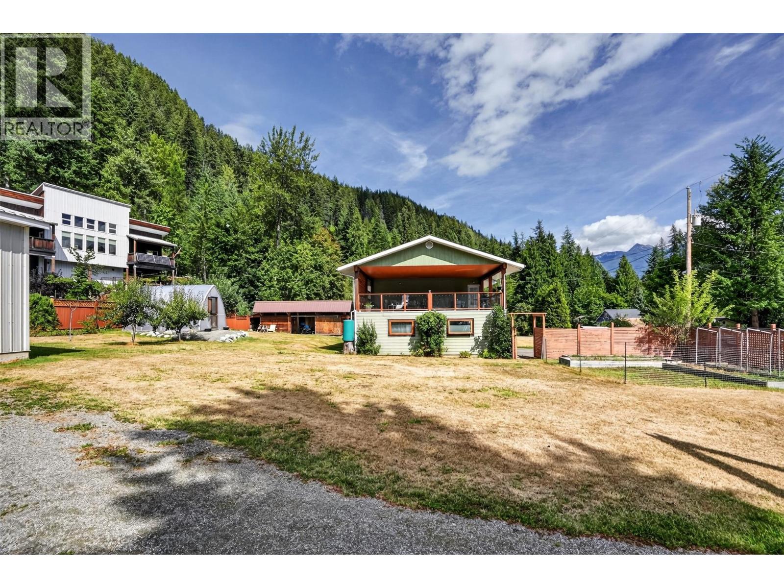 215 Bayview Street, Kaslo, British Columbia  V0G 1M0 - Photo 3 - 10400046