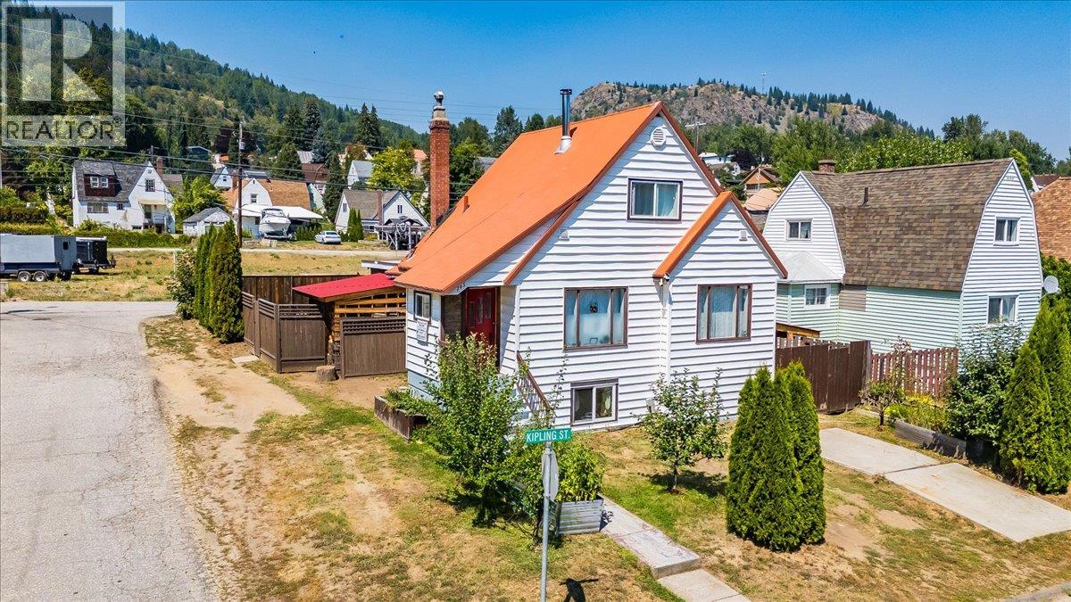 795 Kipling Street, Warfield, British Columbia  V1R 2A3 - Photo 1 - 10400120