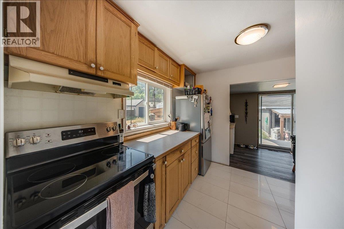 795 Kipling Street, Warfield, British Columbia  V1R 2A3 - Photo 10 - 10400120