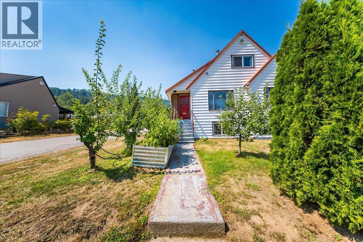 795 Kipling Street, Warfield, British Columbia  V1R 2A3 - Photo 3 - 10400120