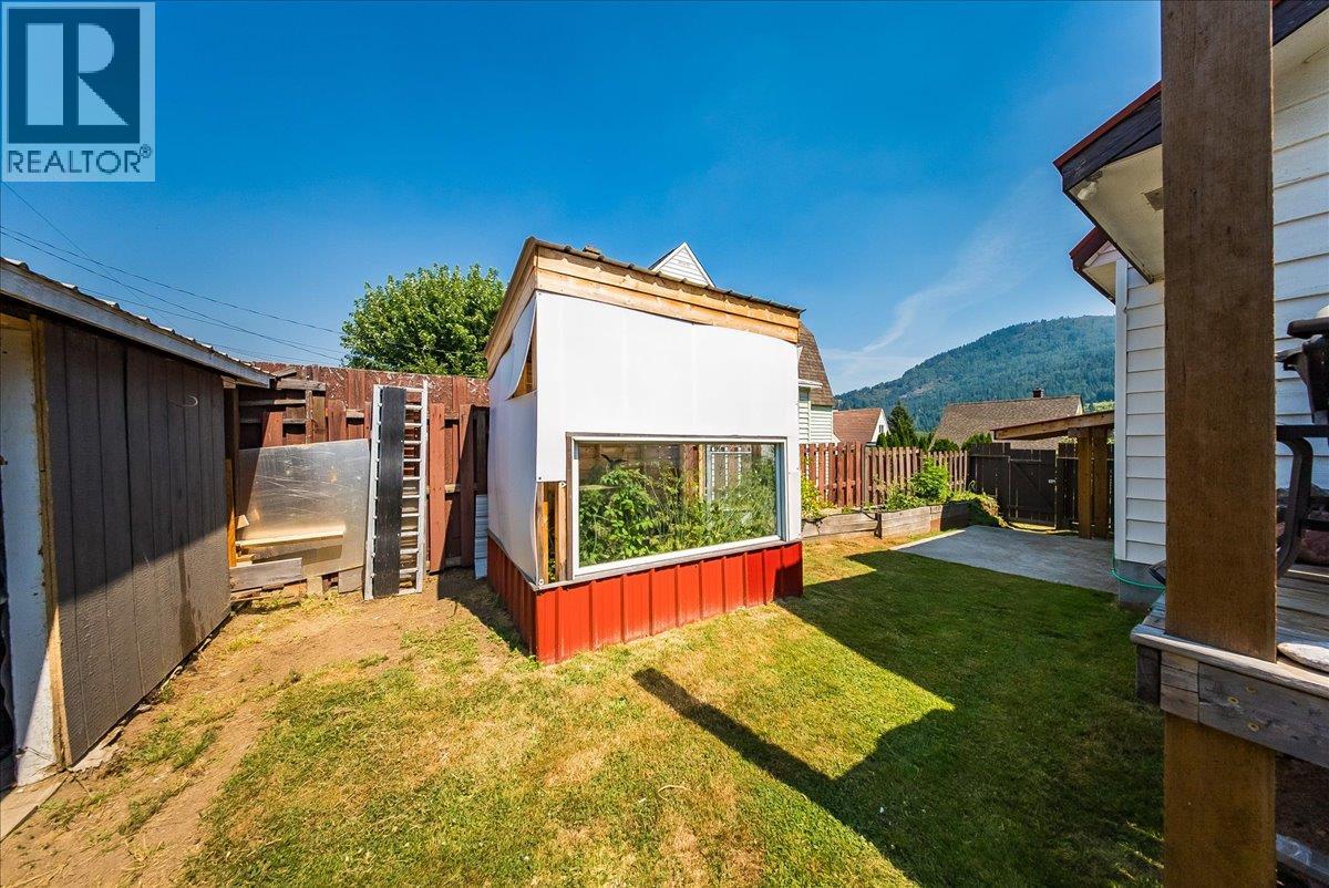 795 Kipling Street, Warfield, British Columbia  V1R 2A3 - Photo 33 - 10400120