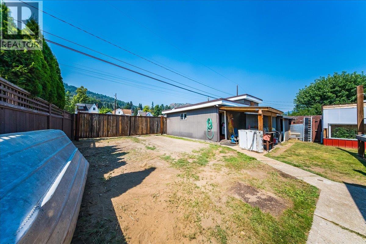 795 Kipling Street, Warfield, British Columbia  V1R 2A3 - Photo 36 - 10400120