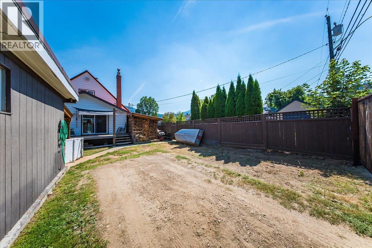 795 Kipling Street, Warfield, British Columbia  V1R 2A3 - Photo 38 - 10400120
