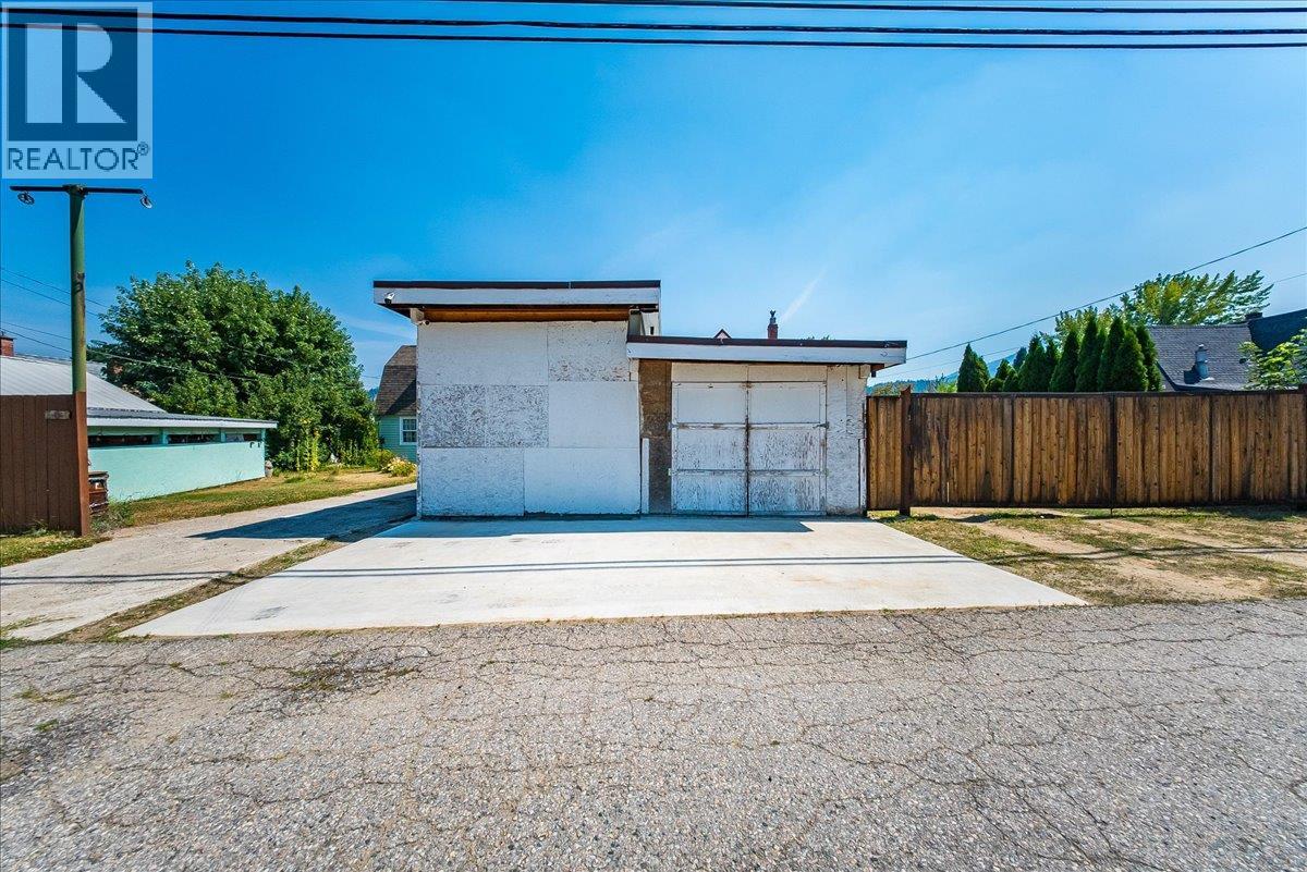 795 Kipling Street, Warfield, British Columbia  V1R 2A3 - Photo 39 - 10400120
