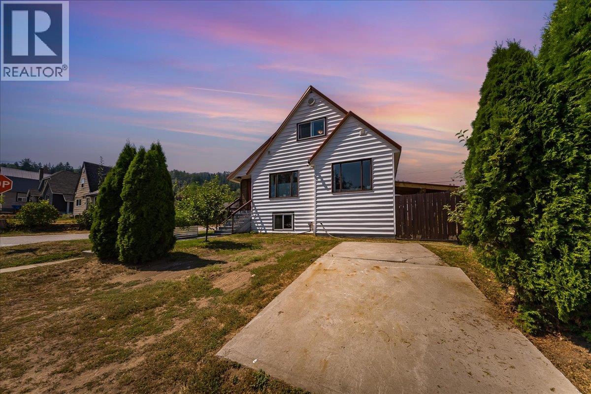 795 Kipling Street, Warfield, British Columbia  V1R 2A3 - Photo 40 - 10400120