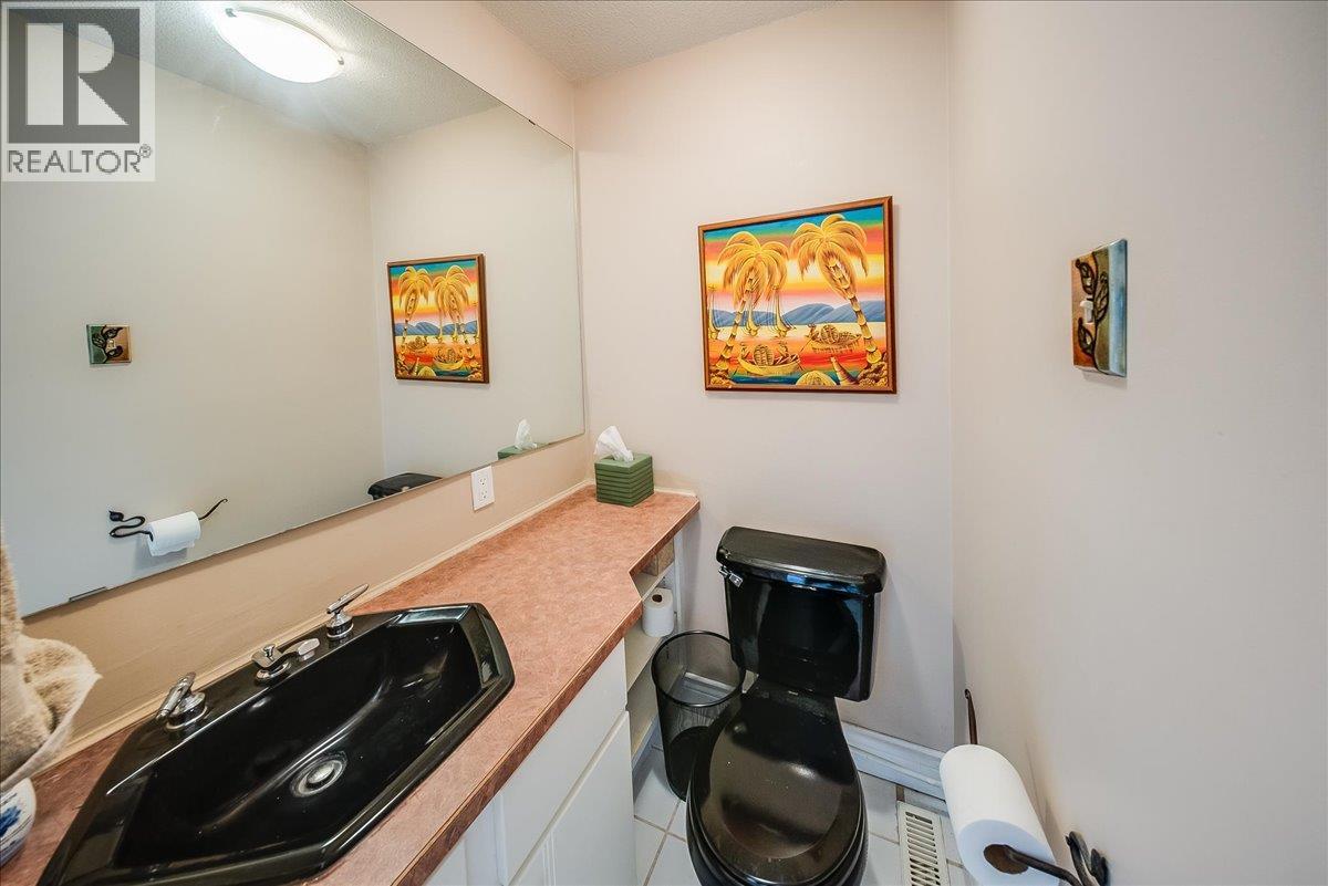 2390 Mcleod Avenue, Rossland, British Columbia  V0G 1Y0 - Photo 17 - 10400118