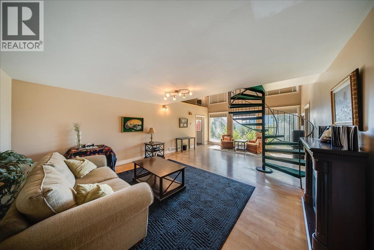 2390 Mcleod Avenue, Rossland, British Columbia  V0G 1Y0 - Photo 18 - 10400118