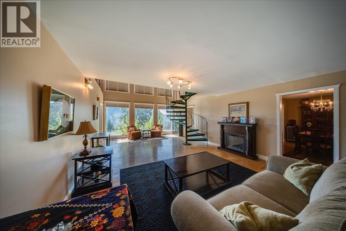 2390 Mcleod Avenue, Rossland, British Columbia  V0G 1Y0 - Photo 19 - 10400118