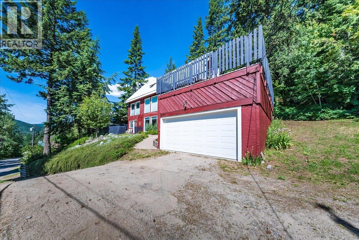 2390 Mcleod Avenue, Rossland, British Columbia  V0G 1Y0 - Photo 2 - 10400118