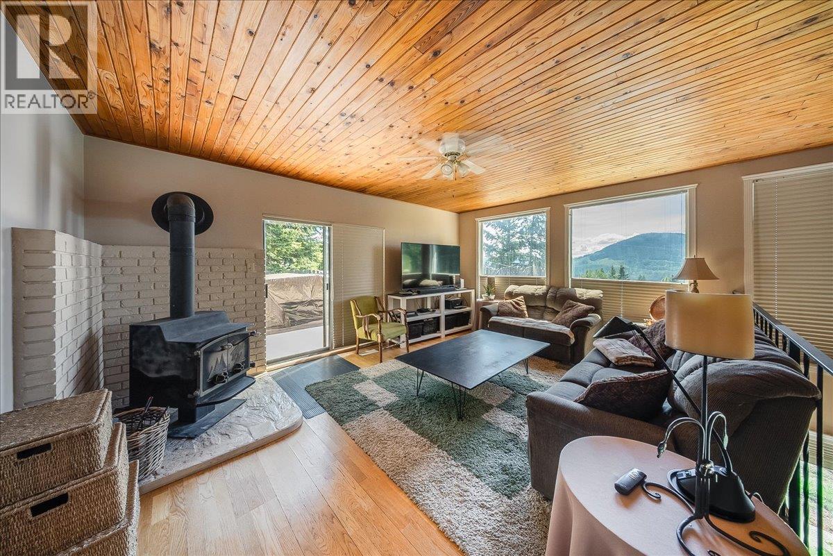 2390 Mcleod Avenue, Rossland, British Columbia  V0G 1Y0 - Photo 21 - 10400118