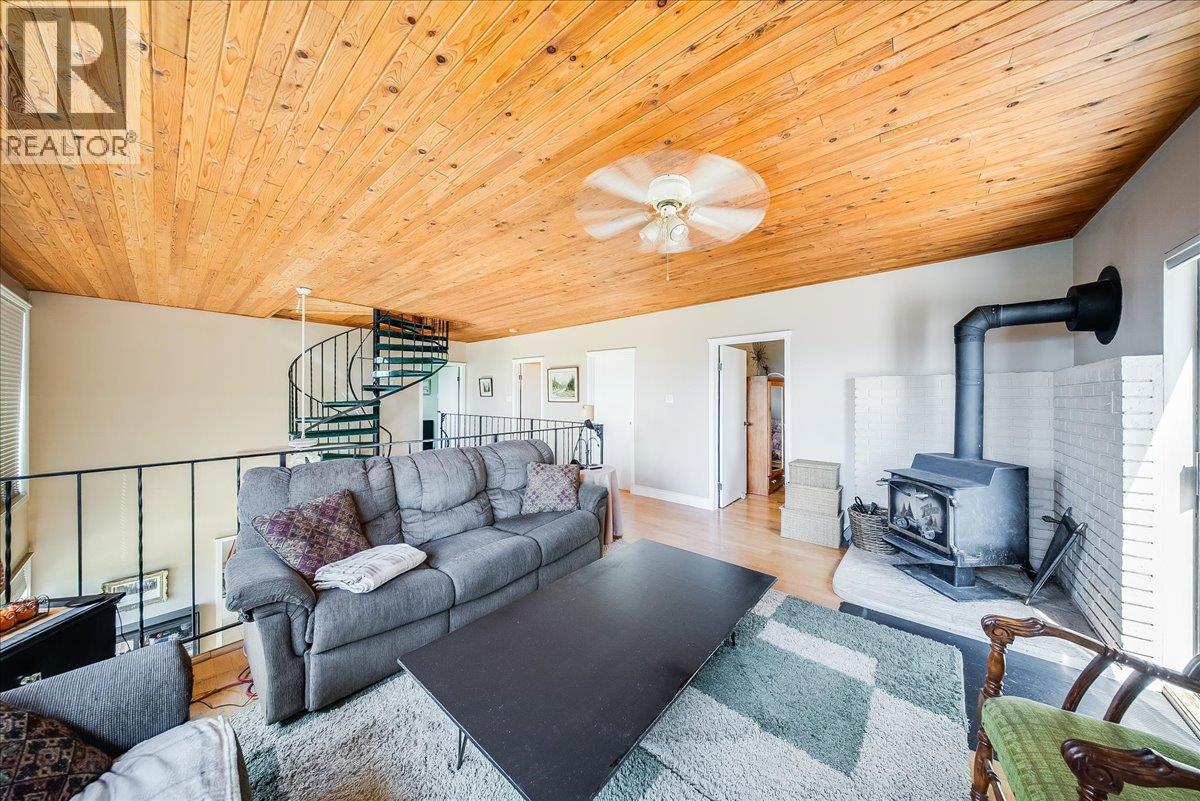 2390 Mcleod Avenue, Rossland, British Columbia  V0G 1Y0 - Photo 25 - 10400118