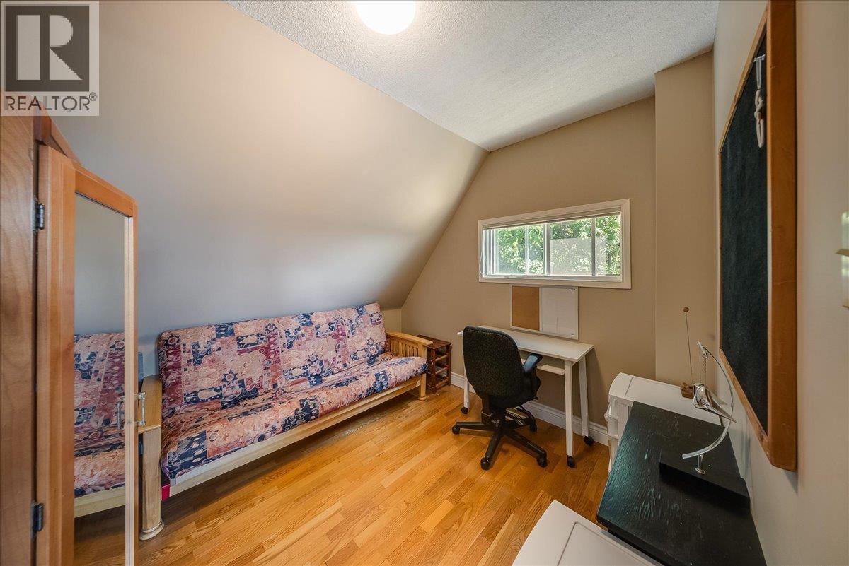 2390 Mcleod Avenue, Rossland, British Columbia  V0G 1Y0 - Photo 32 - 10400118