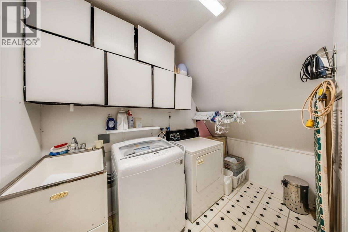 2390 Mcleod Avenue, Rossland, British Columbia  V0G 1Y0 - Photo 34 - 10400118