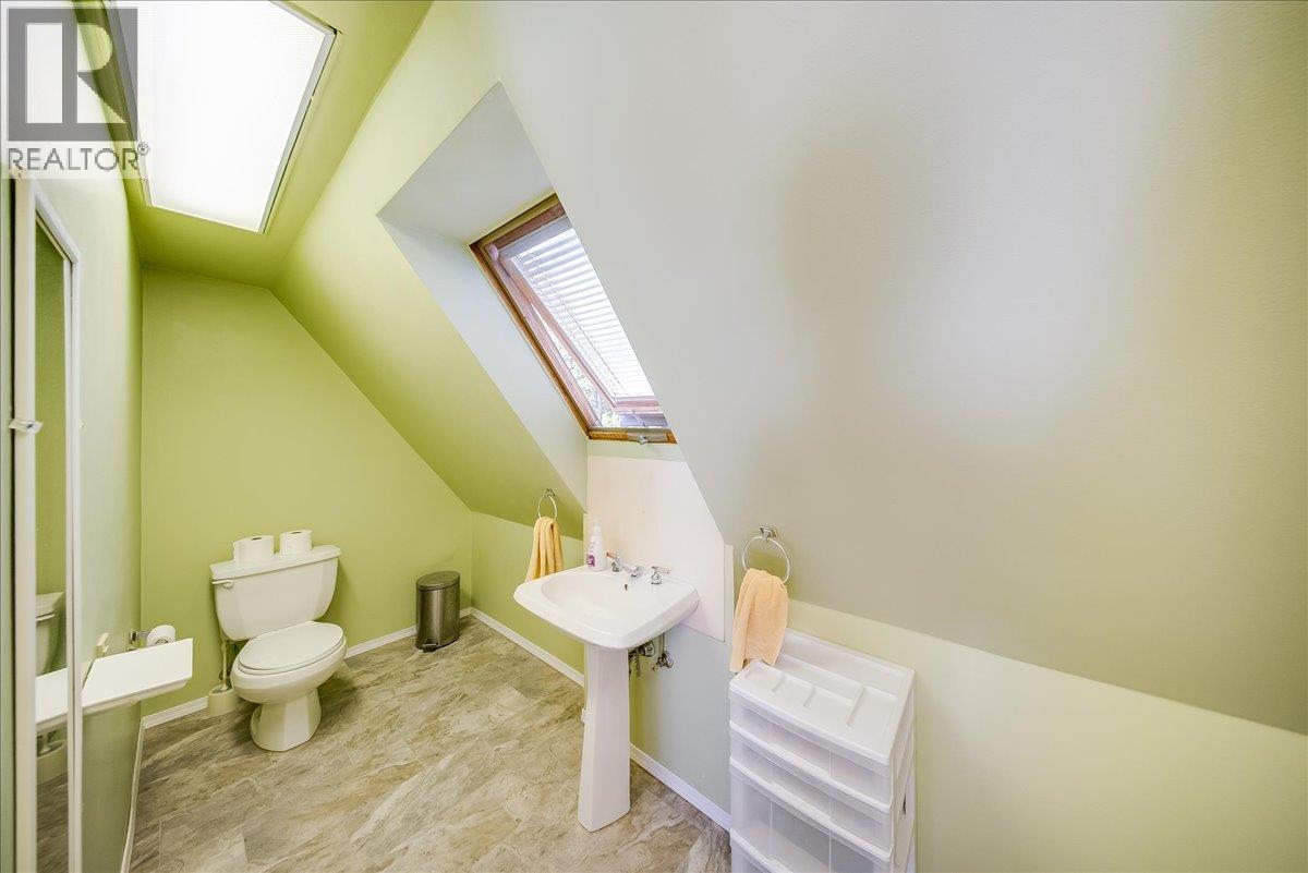 2390 Mcleod Avenue, Rossland, British Columbia  V0G 1Y0 - Photo 43 - 10400118