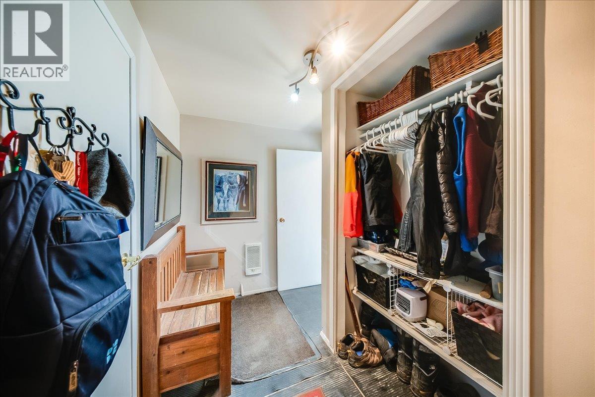2390 Mcleod Avenue, Rossland, British Columbia  V0G 1Y0 - Photo 48 - 10400118