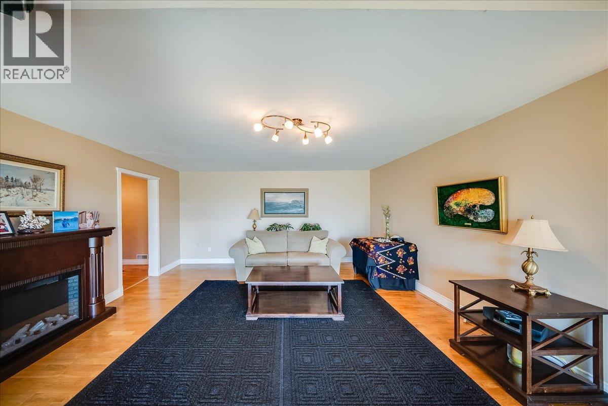 2390 Mcleod Avenue, Rossland, British Columbia  V0G 1Y0 - Photo 5 - 10400118
