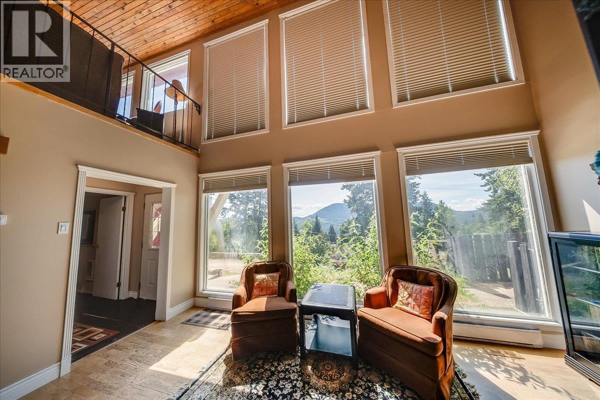 2390 Mcleod Avenue, Rossland, British Columbia  V0G 1Y0 - Photo 6 - 10400118