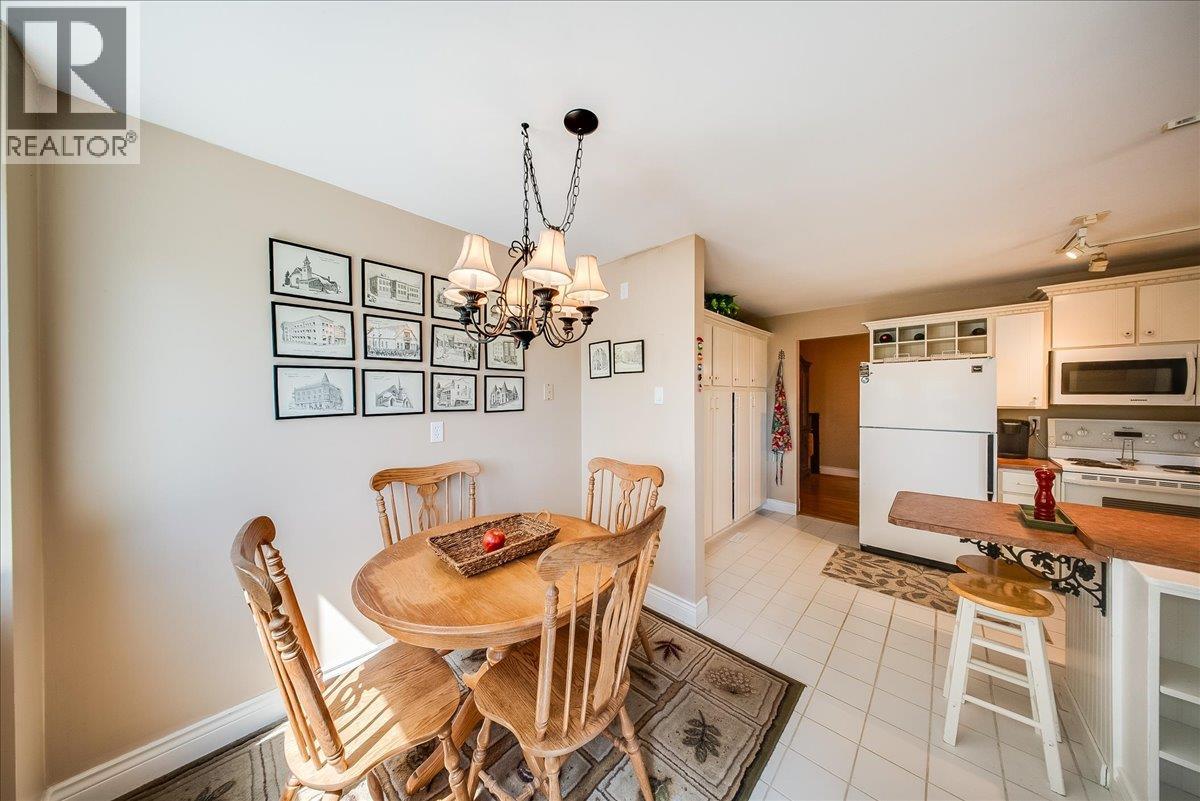 2390 Mcleod Avenue, Rossland, British Columbia  V0G 1Y0 - Photo 9 - 10400118