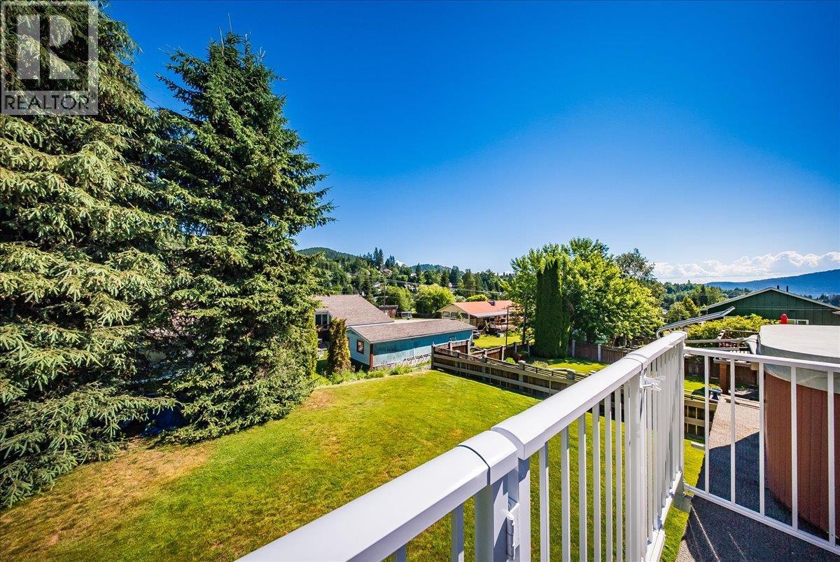 1618 Victoria Avenue, Rossland, British Columbia  V0G 1Y0 - Photo 11 - 10400116
