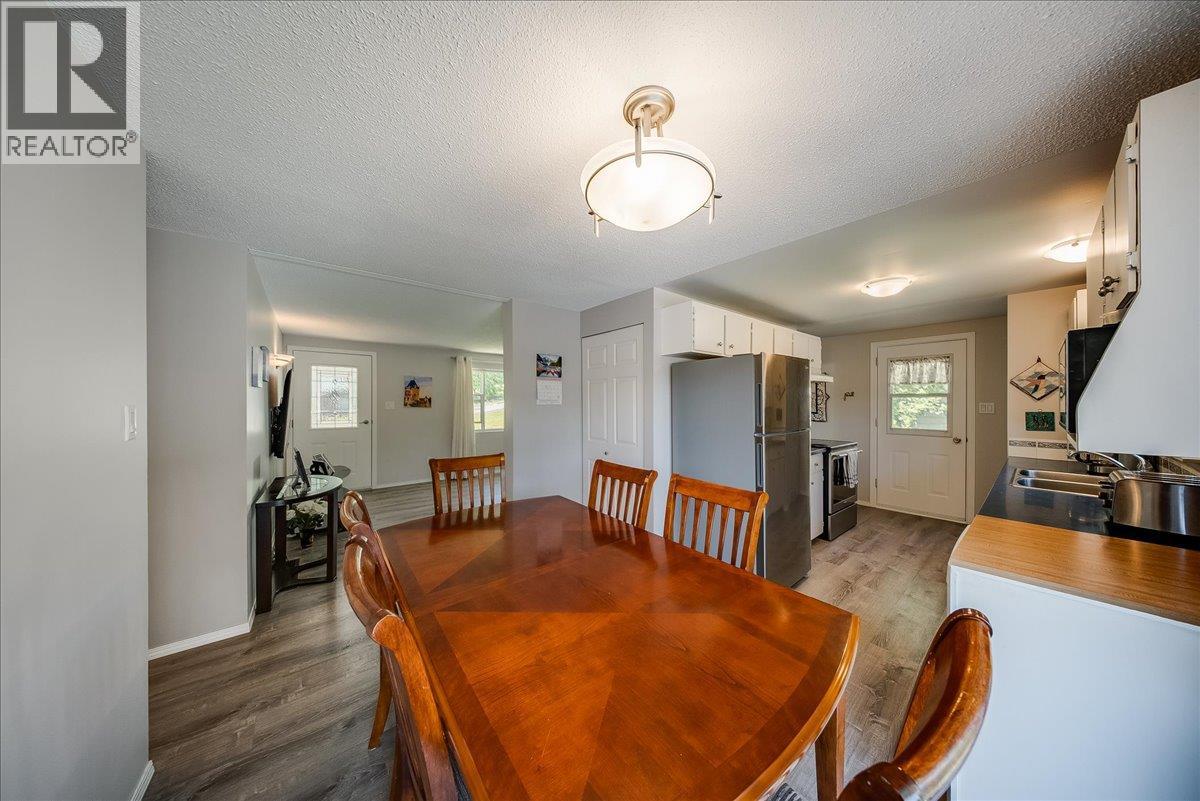 1618 Victoria Avenue, Rossland, British Columbia  V0G 1Y0 - Photo 13 - 10400116