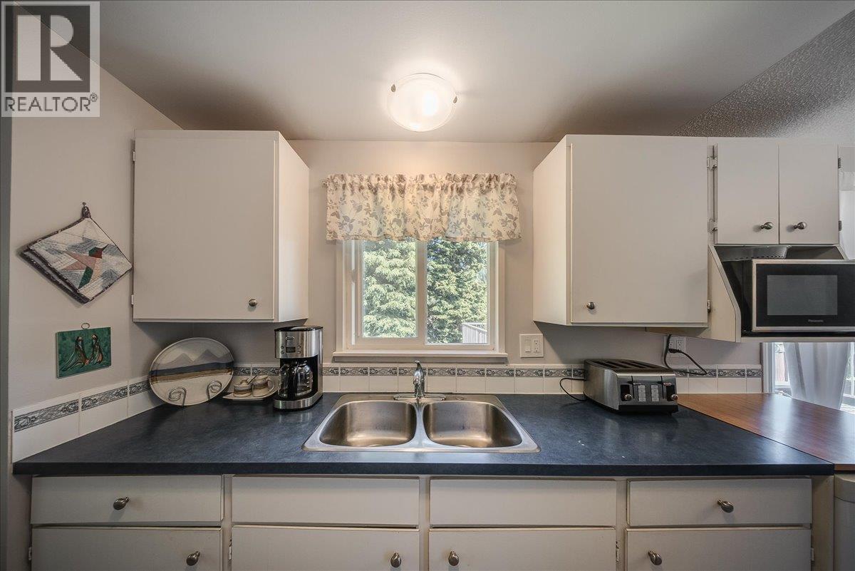 1618 Victoria Avenue, Rossland, British Columbia  V0G 1Y0 - Photo 15 - 10400116