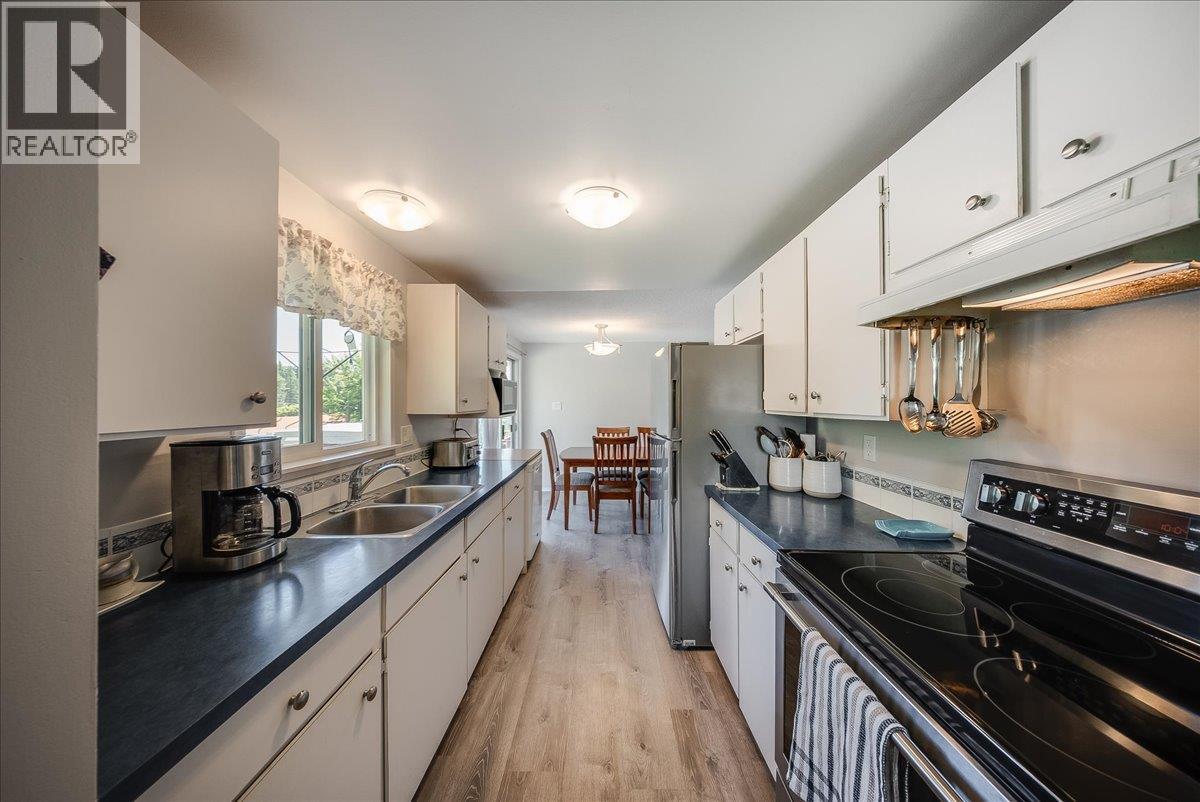1618 Victoria Avenue, Rossland, British Columbia  V0G 1Y0 - Photo 17 - 10400116