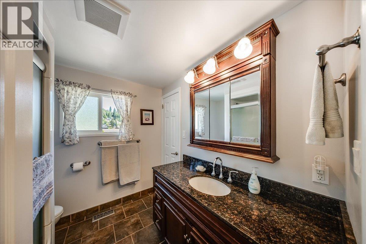 1618 Victoria Avenue, Rossland, British Columbia  V0G 1Y0 - Photo 18 - 10400116