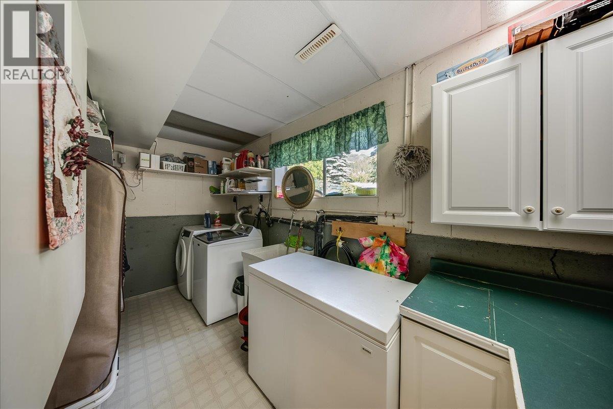 1618 Victoria Avenue, Rossland, British Columbia  V0G 1Y0 - Photo 29 - 10400116