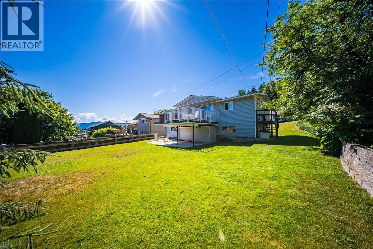 1618 Victoria Avenue, Rossland, British Columbia  V0G 1Y0 - Photo 3 - 10400116