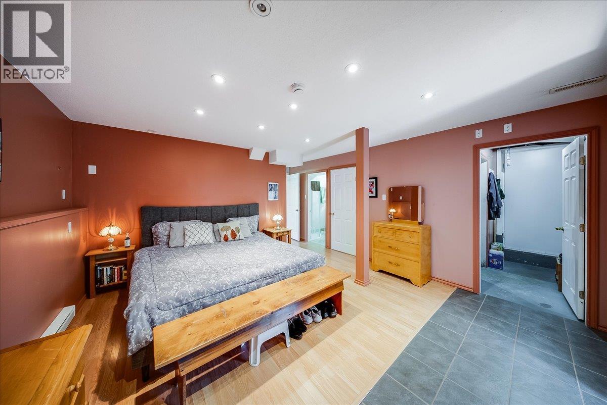 1618 Victoria Avenue, Rossland, British Columbia  V0G 1Y0 - Photo 37 - 10400116