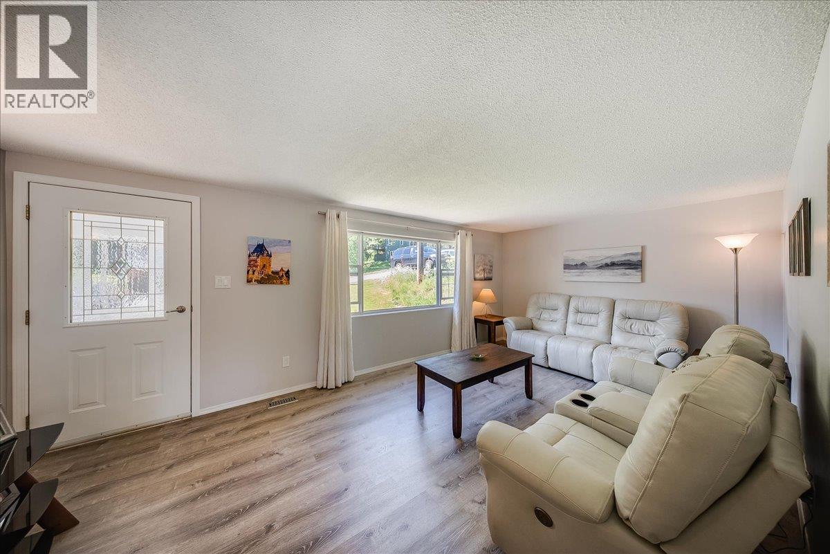 1618 Victoria Avenue, Rossland, British Columbia  V0G 1Y0 - Photo 5 - 10400116