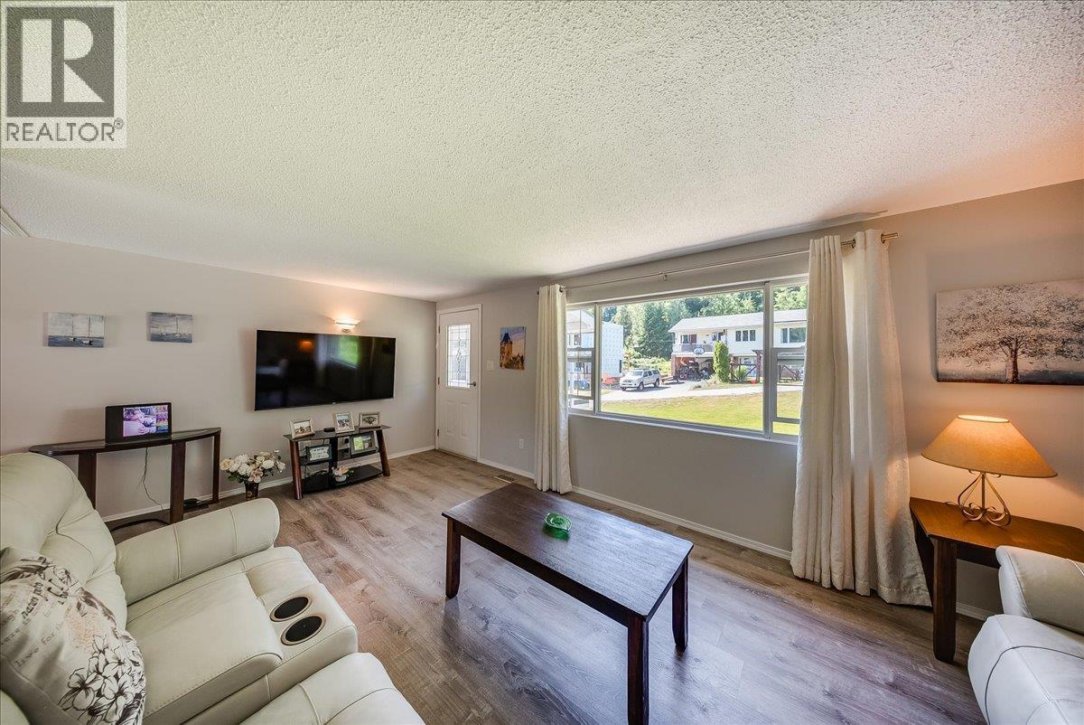 1618 Victoria Avenue, Rossland, British Columbia  V0G 1Y0 - Photo 6 - 10400116