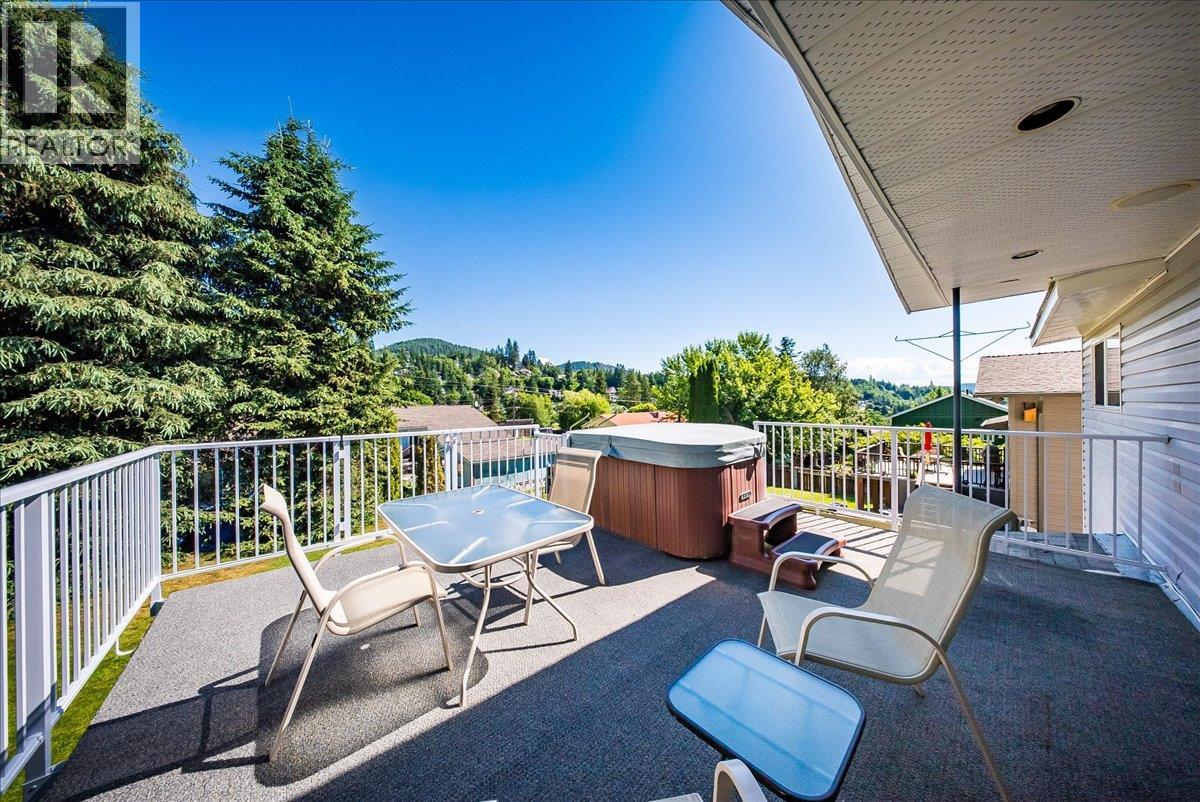 1618 Victoria Avenue, Rossland, British Columbia  V0G 1Y0 - Photo 9 - 10400116
