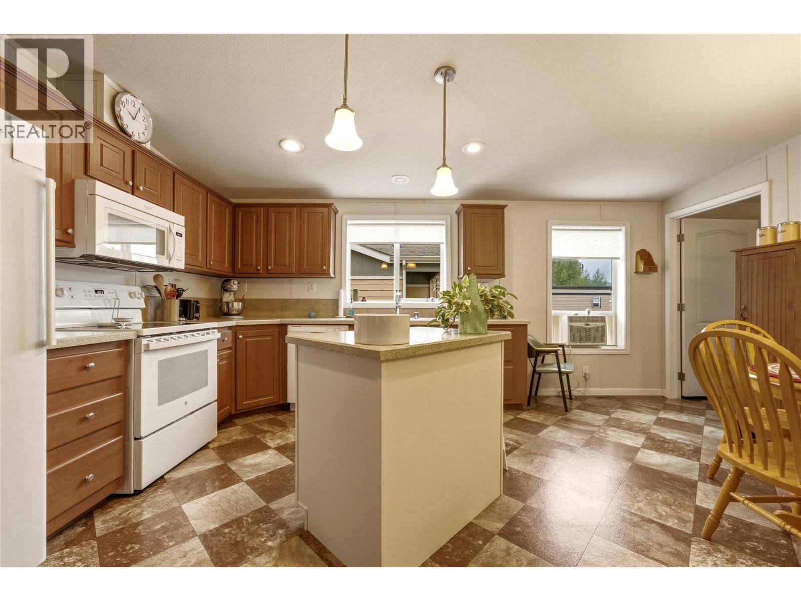 4811 10a Avenue Ne Unit# 24, Salmon Arm, British Columbia  V1E 1C5 - Photo 4 - 10400239