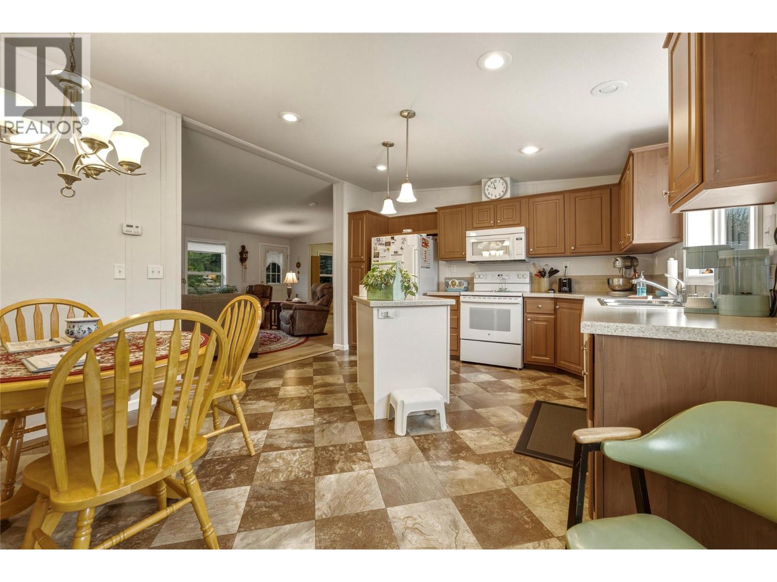 4811 10a Avenue Ne Unit# 24, Salmon Arm, British Columbia  V1E 1C5 - Photo 5 - 10400239