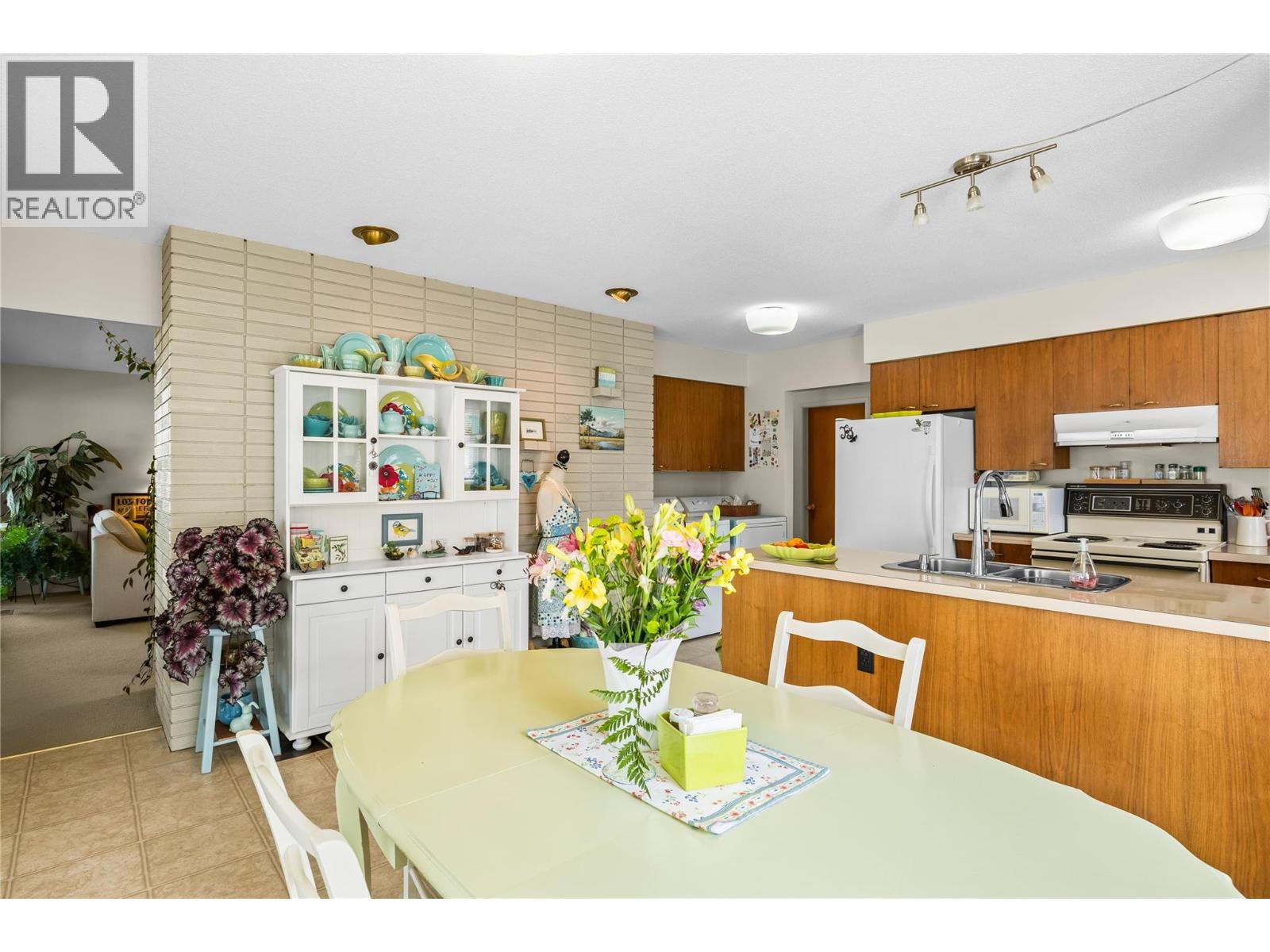 4088 Lakeshore Road, Kelowna, British Columbia  V1W 1V6 - Photo 11 - 10399591