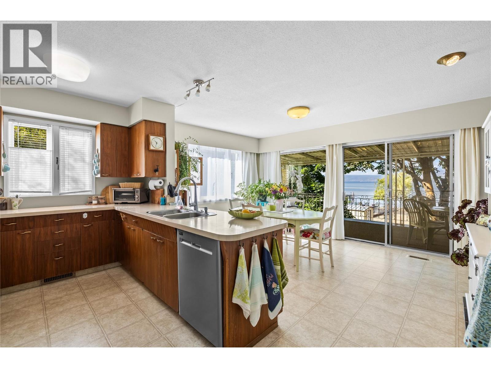 4088 Lakeshore Road, Kelowna, British Columbia  V1W 1V6 - Photo 8 - 10399591