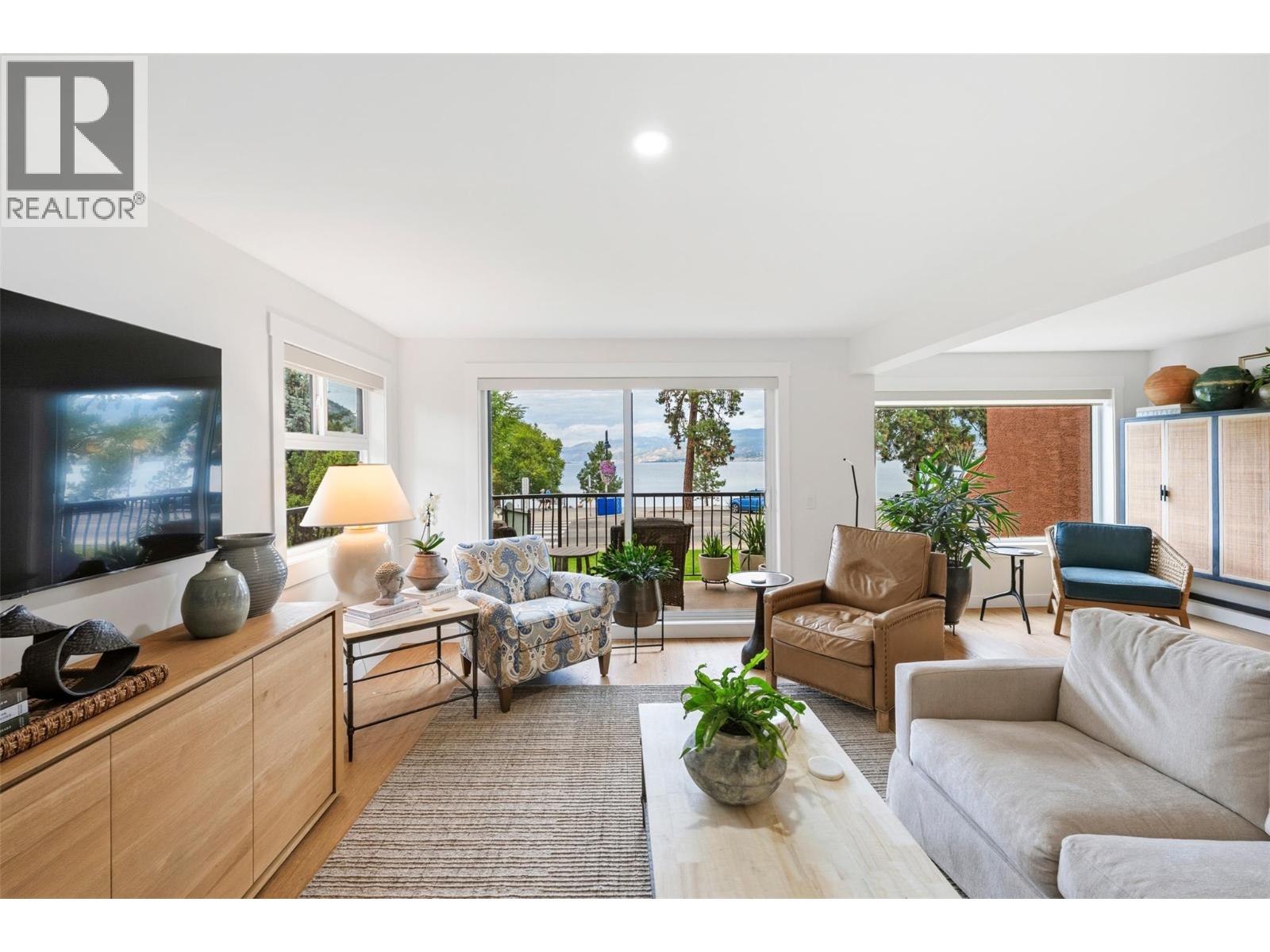 578 Lakeshore Drive Unit# 202, Penticton, British Columbia  V2A 1B9 - Photo 2 - 10400325