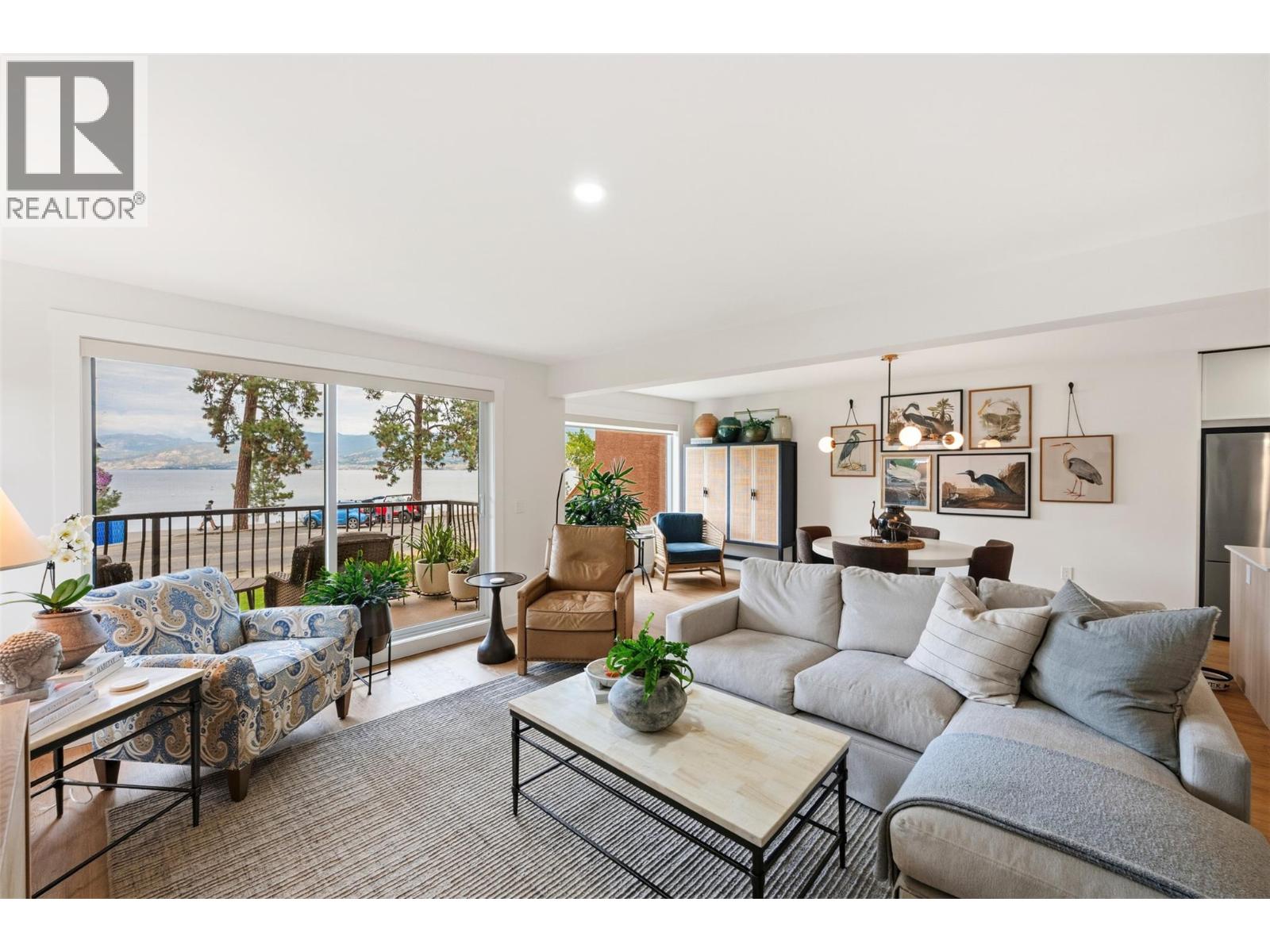 578 Lakeshore Drive Unit# 202, Penticton, British Columbia  V2A 1B9 - Photo 3 - 10400325