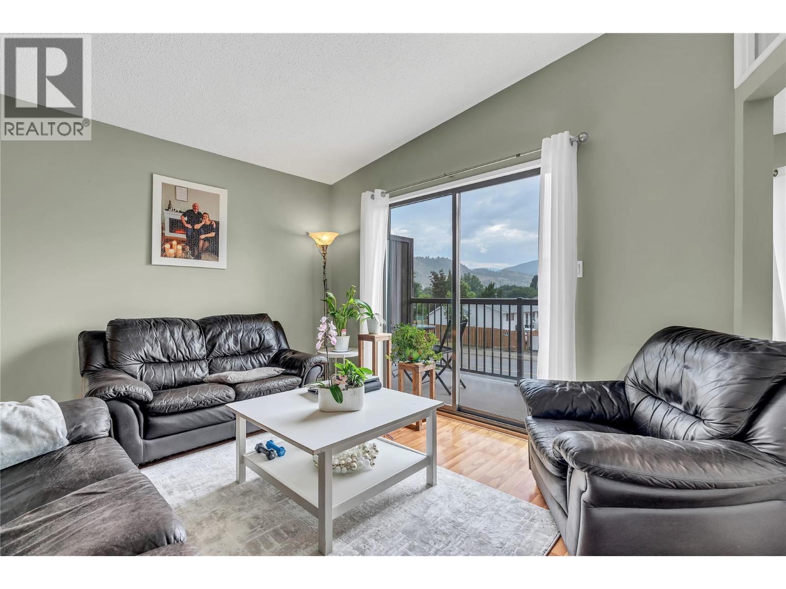 2494 Cornwall Drive, Penticton, British Columbia  V2A 6R7 - Photo 4 - 10400368