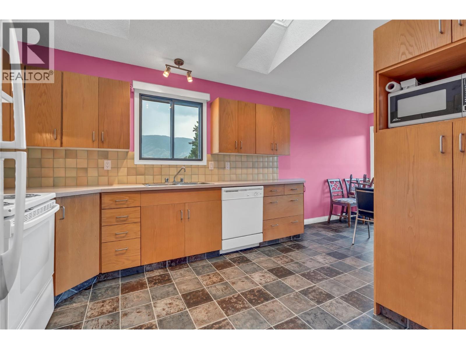 2494 Cornwall Drive, Penticton, British Columbia  V2A 6R7 - Photo 41 - 10400368