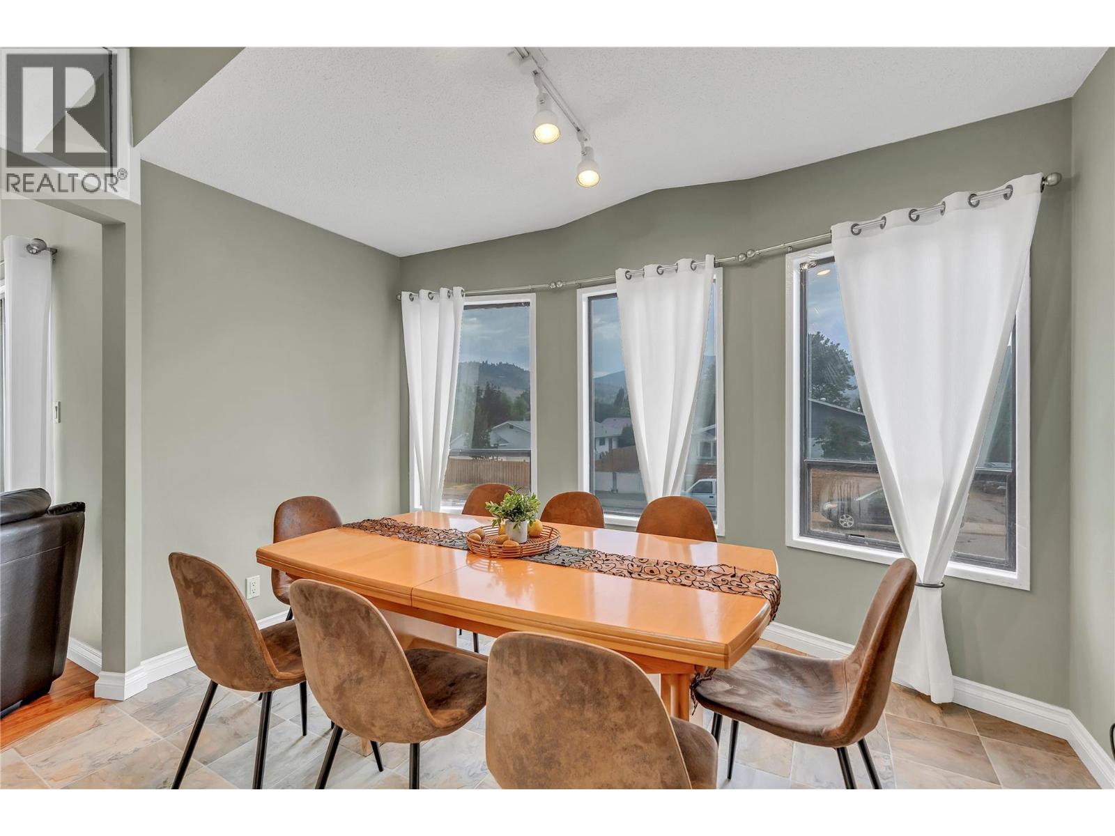 2494 Cornwall Drive, Penticton, British Columbia  V2A 6R7 - Photo 8 - 10400368