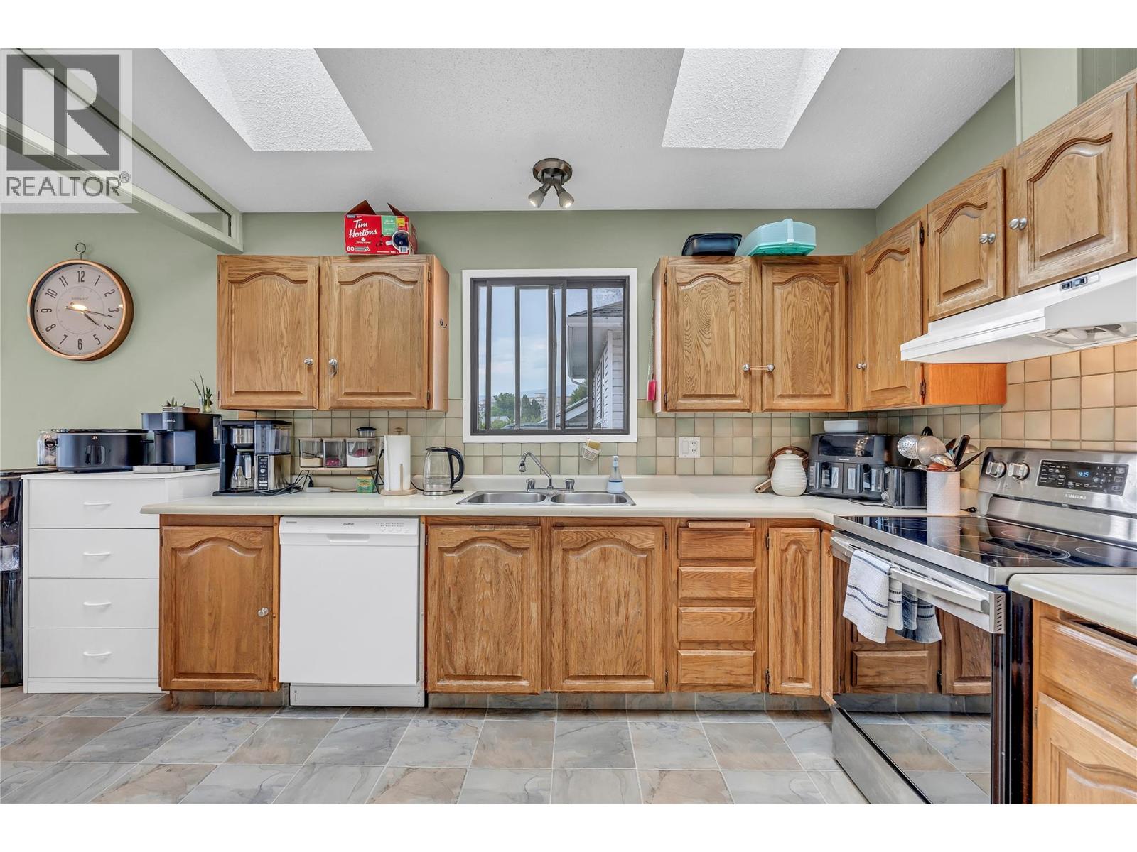 2494 Cornwall Drive, Penticton, British Columbia  V2A 6R7 - Photo 9 - 10400368