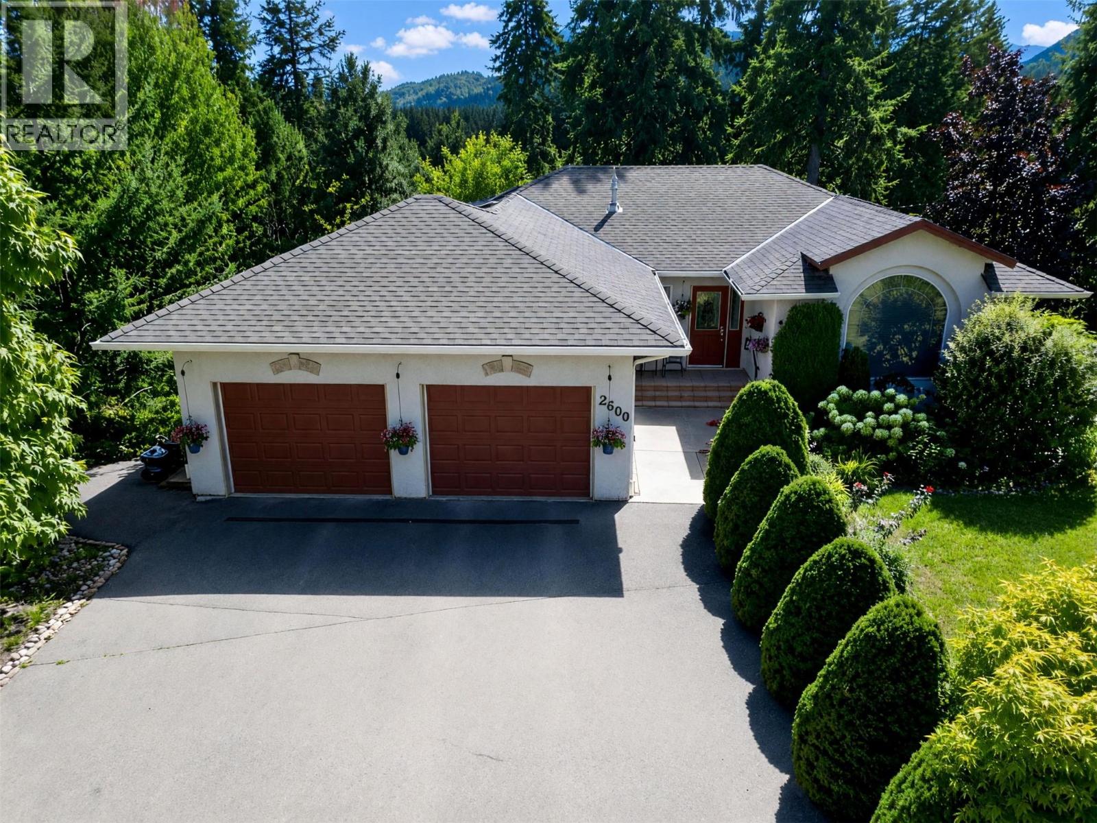 2600 Fairway Place, Blind Bay, British Columbia  V0E 1H2 - Photo 1 - 10400200