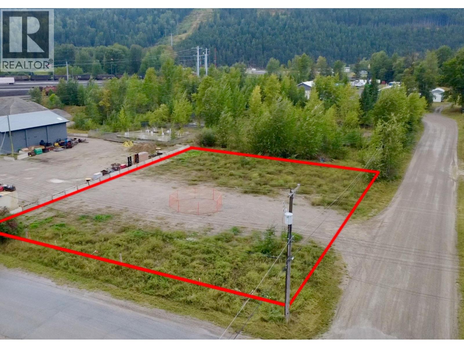 716 14th Street S, Golden, British Columbia  V0A 1H0 - Photo 1 - 10400162