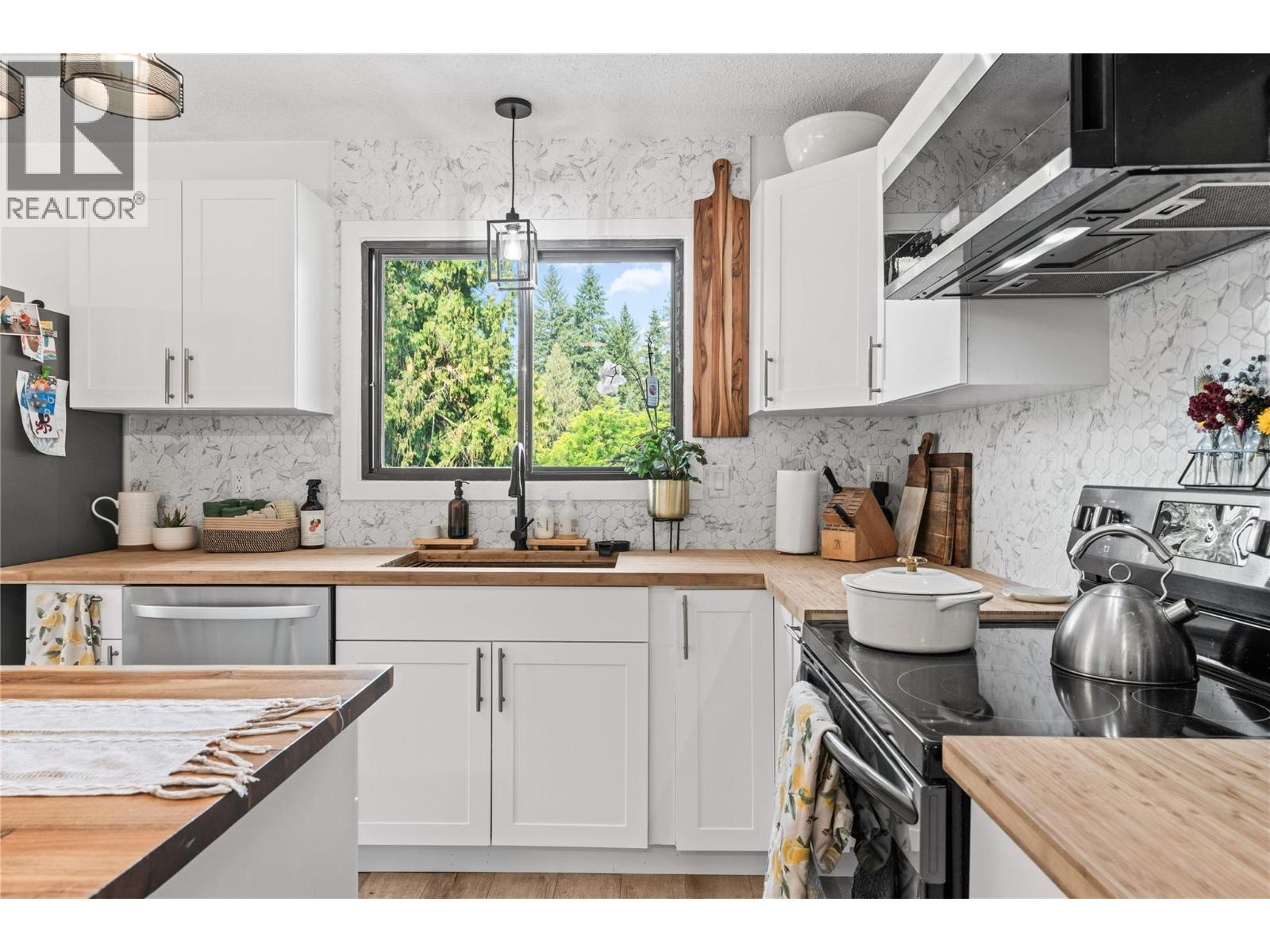 3925 Highland Park Crescent, Armstrong, British Columbia  V4Y 0K2 - Photo 12 - 10397330